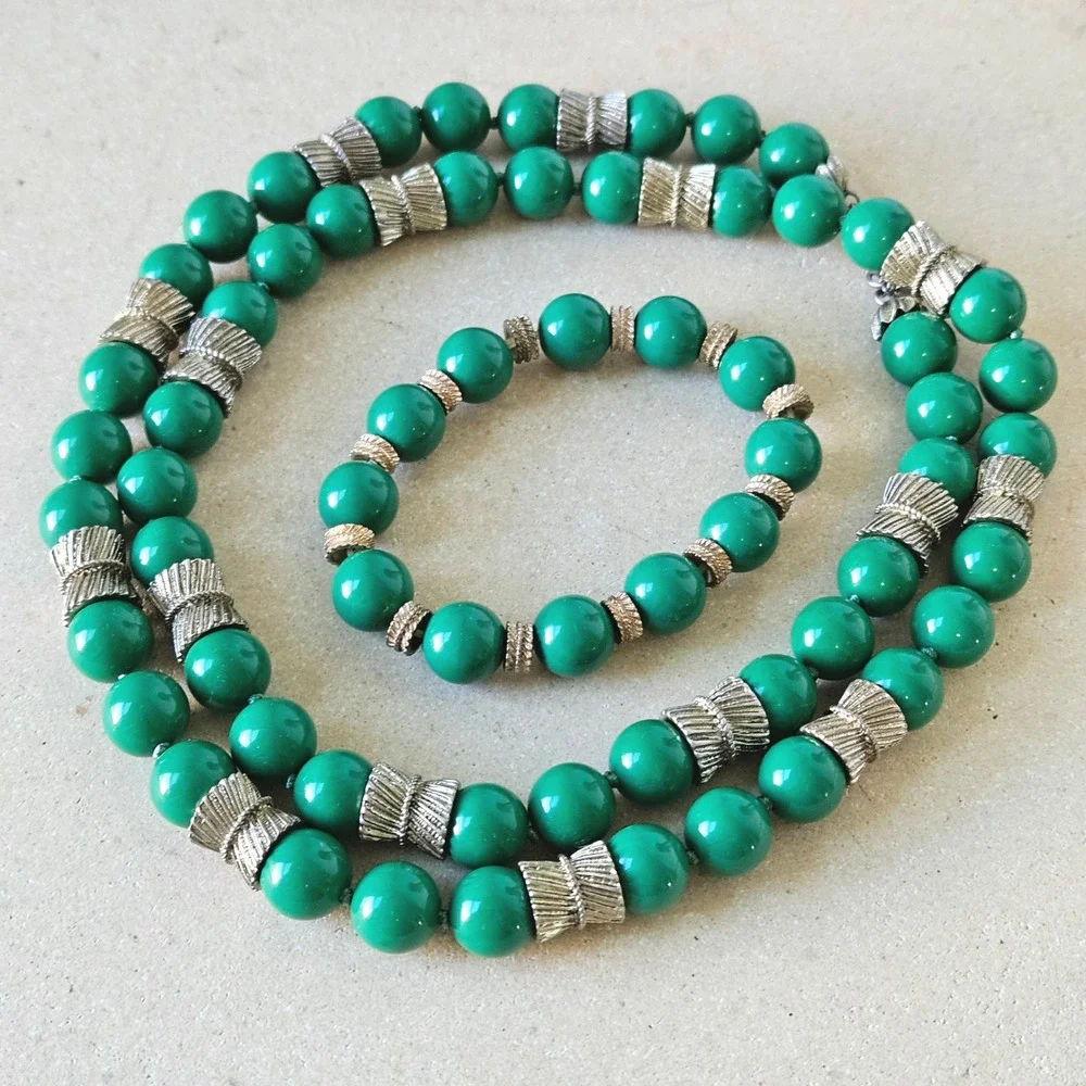 Talbots Green Long Bead Knotted Necklace Bracelet Set Gold Tone Chunky Boho 60s - Picture 3 of 5